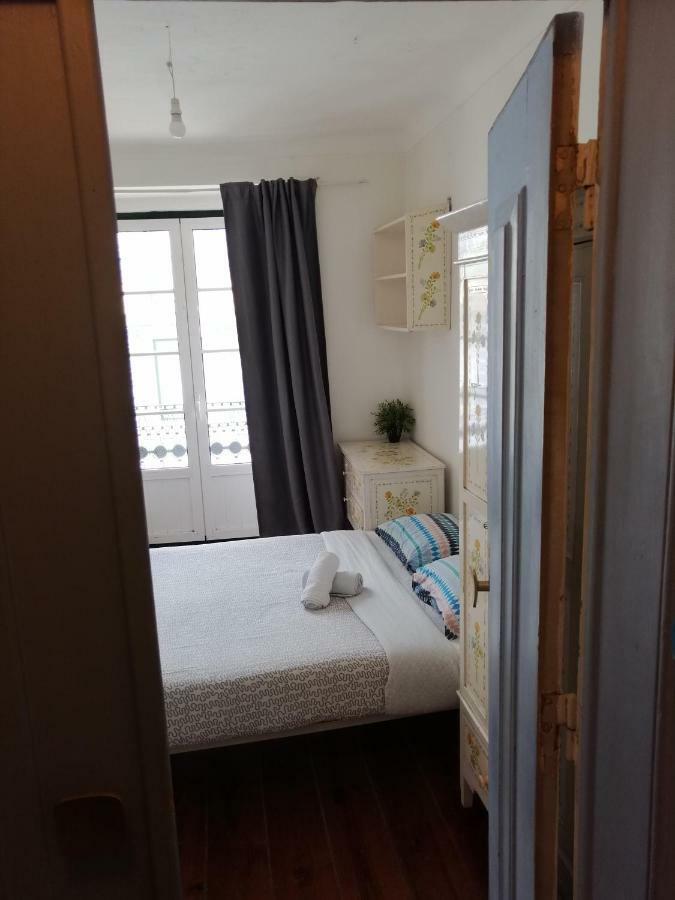 Locals & Hostel Lisbon
